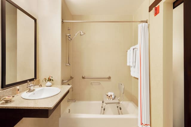 ホテルリンカーン-ジュニア スイート キングベッド 1 台ソファーベッド付き バリアフリー 浴槽-5