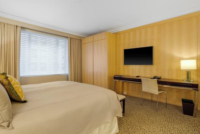 Omni Berkshire Place-Premier Room, 1 King Bed (Skyline View)-19