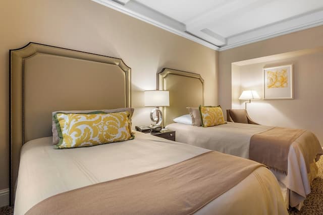 Omni Berkshire Place-Deluxe Room, 2 Double Beds-7
