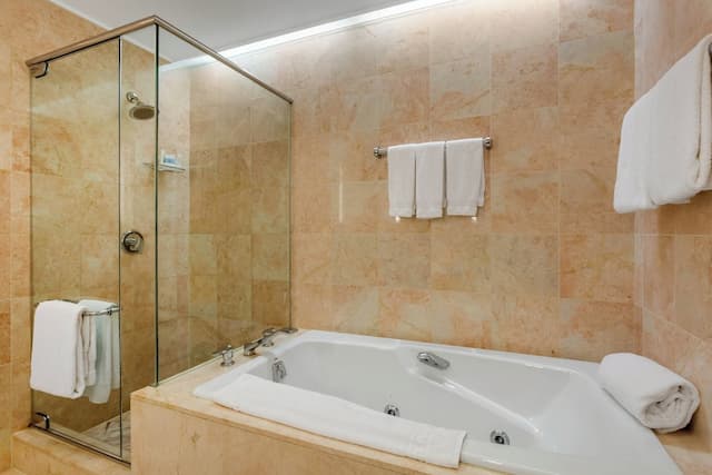 Omni Berkshire Place-Luxury Suite, 1 King Bed (Rodgers and Hammerstein)-16