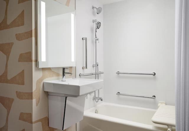 ソネスタ ES スイーツ シカゴ ダウンタウン マグニフィセント マイル - メディカル-スイート キングベッド 1 台ソファーベッド付き バリアフリー (One Bedroom Mobility Tub)-8