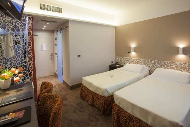 Hotel Berna-高级双人房或双床房-2