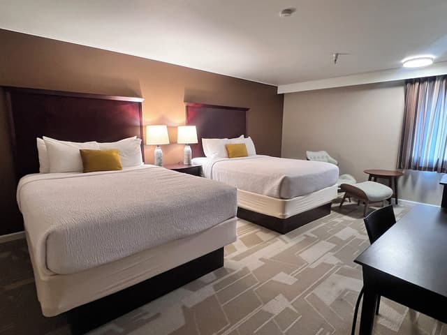 라마다 바이 윈덤 투퀼라 사우스센터-스탠다드룸, 퀸사이즈침대 2개, 금연, 강 전망-7