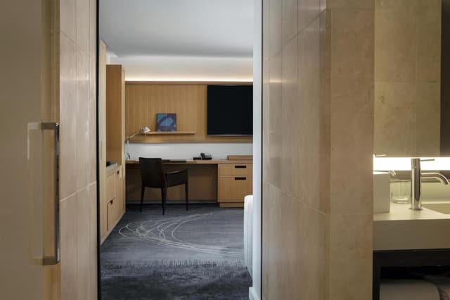 Conrad New York Downtown-Executive Suite, 1 King Bed-10