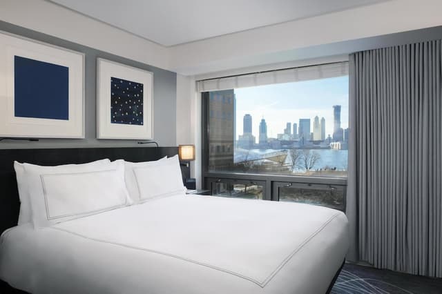 Conrad New York Downtown-Suite, 1 King Bed, River View-6