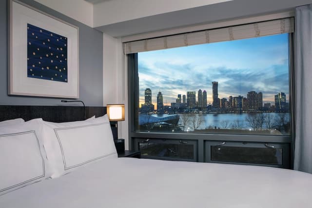 Conrad New York Downtown-Suite, 1 King Bed, River View-8
