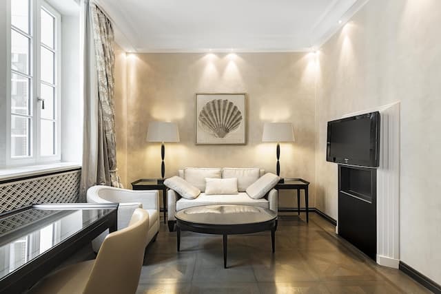 Hotel Bayerischer Hof-Standard Suite-6