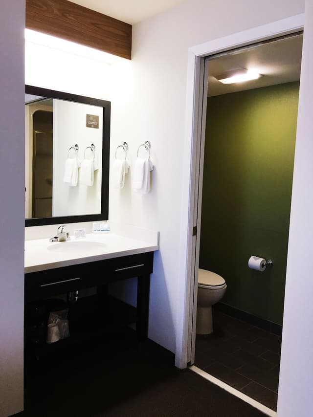 슬립 인 - 시택 에어포트-Double Room, 2 Double Beds, Non-Smoking, Refrigerator & Microwave-6