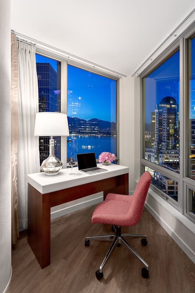 Auberge Vancouver Hotel-华丽套房, 1 张特大床和 1 张沙发床, 海港景观-8