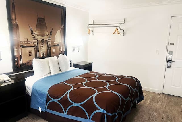 Super 8 by Wyndham Hollywood/LA Area-标准房, 1 张特大床, 无障碍-6