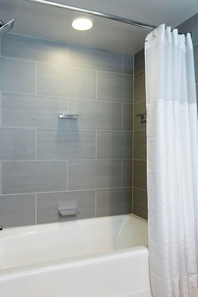 マリオット アンカレッジ ダウンタウン-ルーム キングベッド 1 台-15