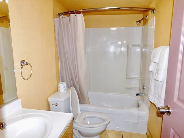 アメリカズ ベスト バリュー イン & スイーツ アンカレッジ エアポート-クラシック ルーム キングベッド 1 台 禁煙-6