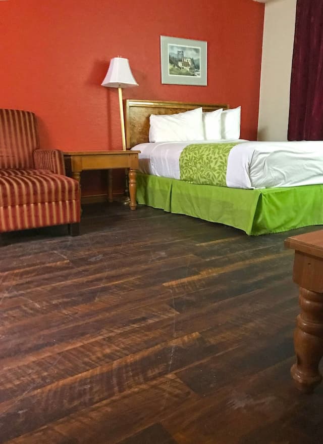 アメリカズ ベスト バリュー イン & スイーツ アンカレッジ エアポート-デラックス スイート クイーンベッド 2 台 禁煙 バルコニー-7