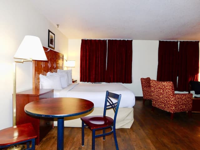 アメリカズ ベスト バリュー イン & スイーツ アンカレッジ エアポート-スイート クイーンベッド 2 台 禁煙 キッチン-7