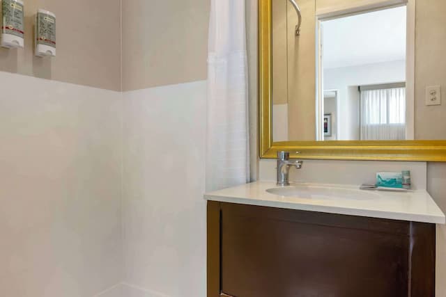 Best Western Royal Palace Inn & Suites-Standard Room, 1 King Bed, Non Smoking, Refrigerator & Microwave-5