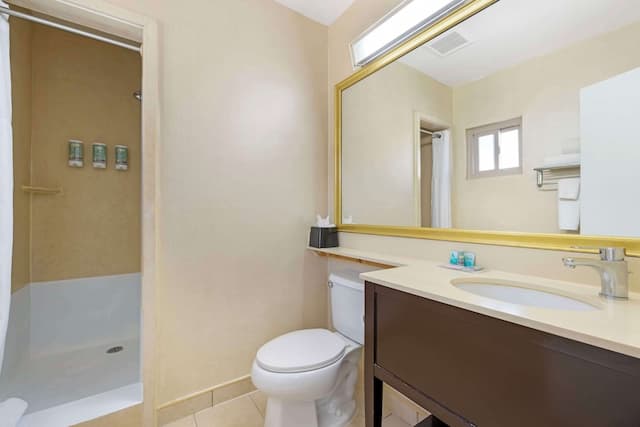 Best Western Royal Palace Inn & Suites-Standard Room, 1 Queen Bed, Accessible, Bathtub-5