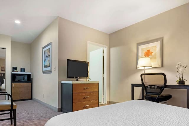 Best Western Royal Palace Inn & Suites-Standard Room, 1 Queen Bed, Accessible, Bathtub-1