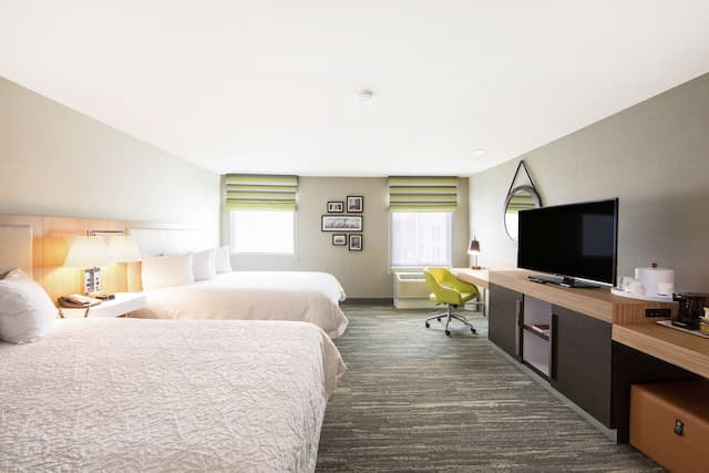 西雅圖市中心歡朋套房飯店-客房, 2 張加大雙人床, 無障礙, 浴缸-3