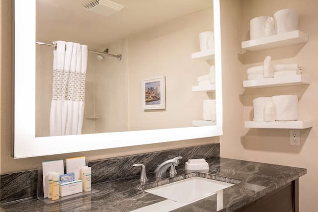 西雅圖市中心歡朋套房飯店-客房, 2 張加大雙人床, 無障礙, 浴缸-7