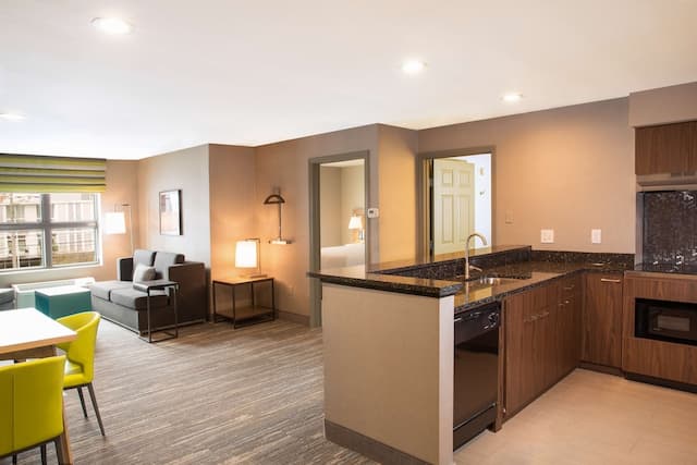 西雅圖市中心歡朋套房飯店-套房, 1 張特大雙人床-1