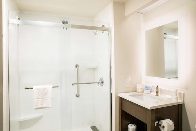 西雅圖市中心歡朋套房飯店-客房, 1 張加大雙人床, 廚房-7