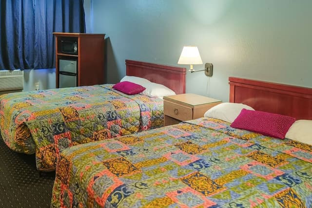 Rodeway Inn Seattle Airport-Standard Room, 2 Queen Beds, Non Smoking-1