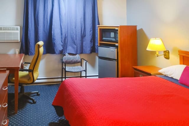 Rodeway Inn Seattle Airport-Standard Room, 1 Queen Bed, Non Smoking-1