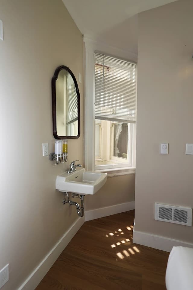 サン レモ ホテル-スタンダード ルーム ダブルベッド 1 台 専用バスルーム-6