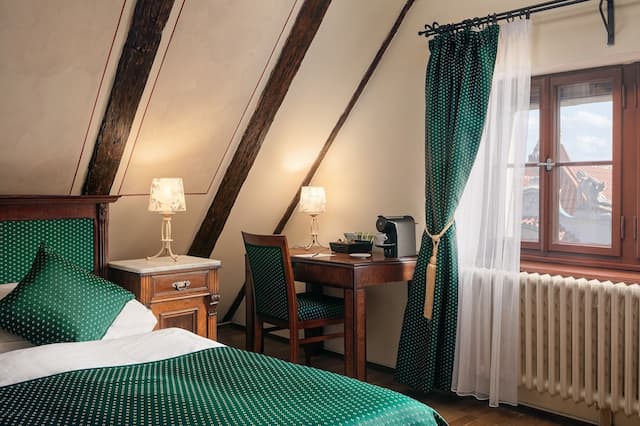 查理斯飯店-豪華雙人房-2