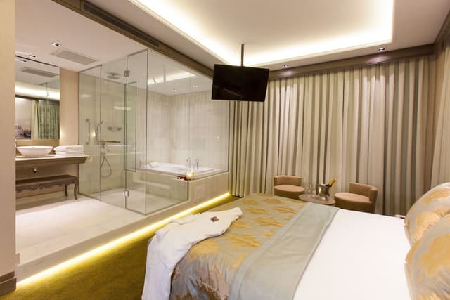 老城皮埃爾洛蒂酒店-特級-Superior Double Room with Jacuzzi and Balcony-6