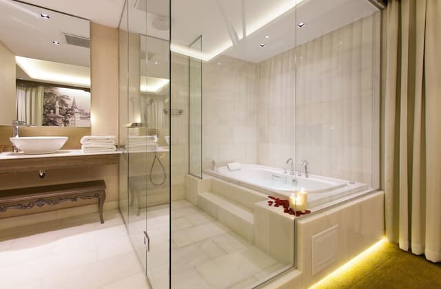 老城皮埃爾洛蒂酒店-特級-Superior Double Room with Jacuzzi and Balcony-5