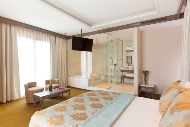 老城皮埃爾洛蒂酒店-特級-Superior Double Room with Jacuzzi and Balcony-1