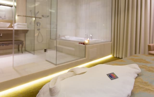 老城皮埃爾洛蒂酒店-特級-Superior Double Room with Jacuzzi and Balcony-2