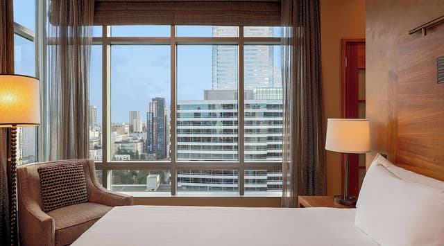 Grand Hyatt Seattle-Deluxe Room, 1 King Bed, Corner-1