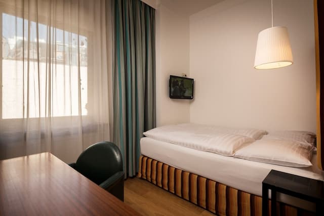 昆斯托弗飯店-經濟雙人房-8