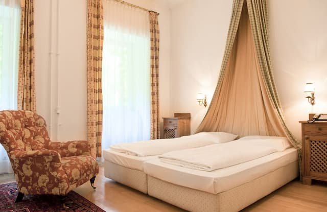 昆斯托弗飯店-高級雙人房-2