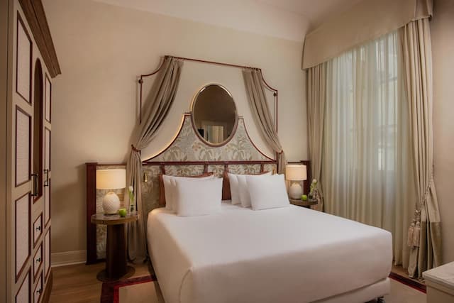 NH Collection Firenze Porta Rossa-Family Room (Extra bed 2 Adults + 1 Child)-1