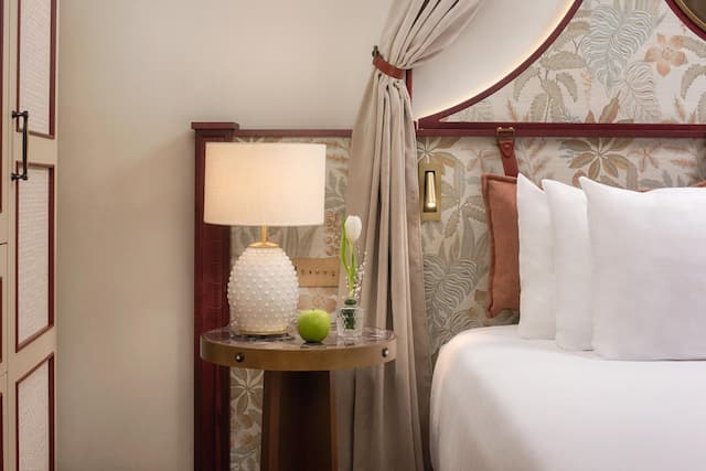 NH Collection Firenze Porta Rossa-Family Room (Extra bed 2 Adults + 1 Child)-3