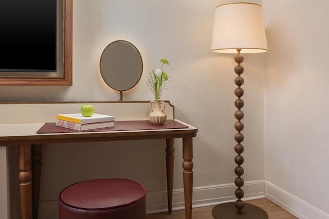 NH Collection Firenze Porta Rossa-Family Room (Extra bed 2 Adults + 1 Child)-5