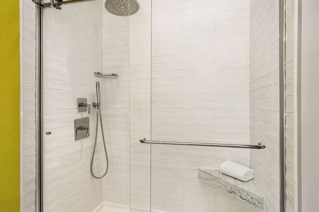 힐튼 모티프 시애틀-룸, 퀸사이즈침대 2개, 장애인 지원 (Mobility & Hearing, Roll-in Shower)-11