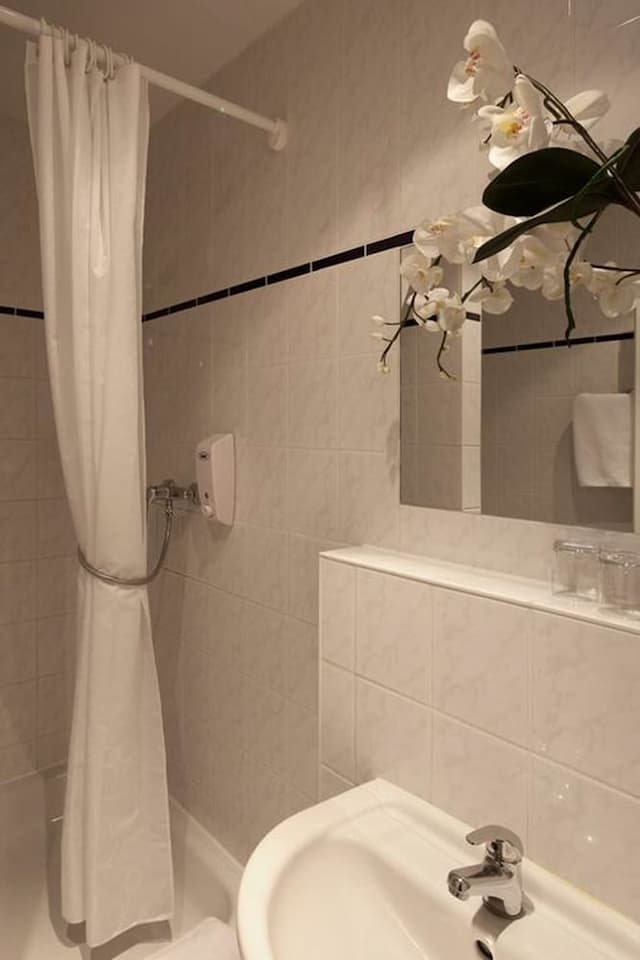 エアー イン ベルリン ホテル-ルーム ダブルベッド 1 台ソファーベッド付き-4