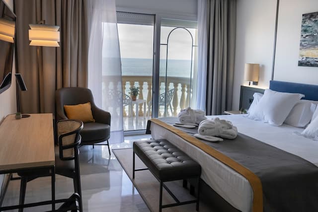 URH 錫切斯海灘酒店-豪華客房, 部分海景-3