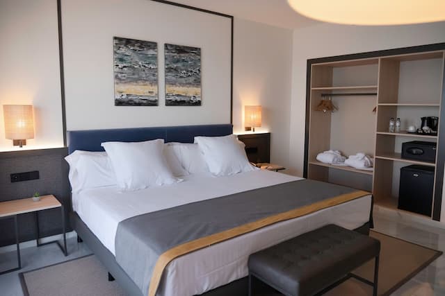 URH 錫切斯海灘酒店-豪華客房, 部分海景-2