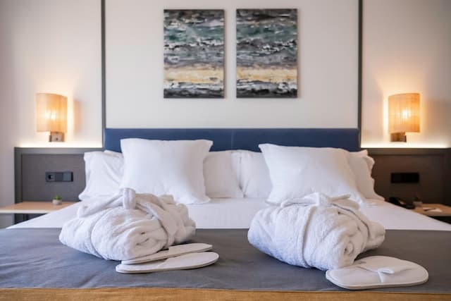 URH 錫切斯海灘酒店-豪華客房, 部分海景-1