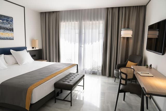 URH 錫切斯海灘酒店-高級客房, 部分海景-3