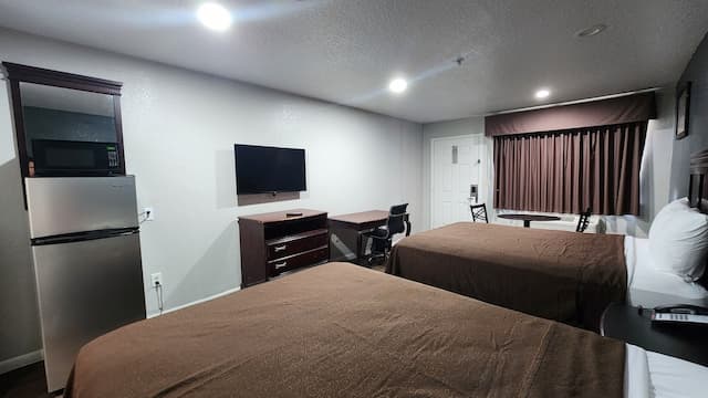 Express Inn Hobby-Deluxe Room, 2 Queen Beds, Non Smoking, Refrigerator & Microwave-7