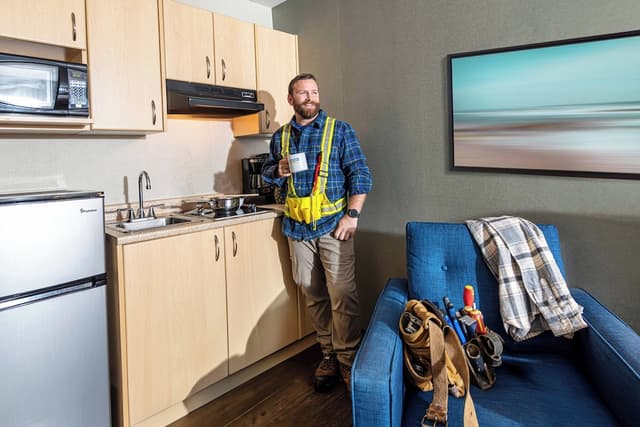 Accent Inns Burnaby-Two Queen Bed Kitchenette-15