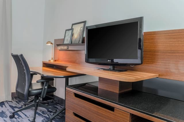 Fairfield Inn & Suites Houston Westchase-Room, 1 King Bed-2