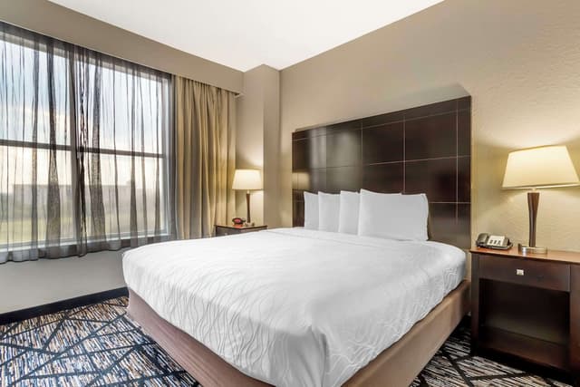 베스트 웨스턴 플러스 하비 에어포트 인 & 스위트-스위트, 킹사이즈침대 1개, 장애인 지원, 욕조 (with Sofabed)-3