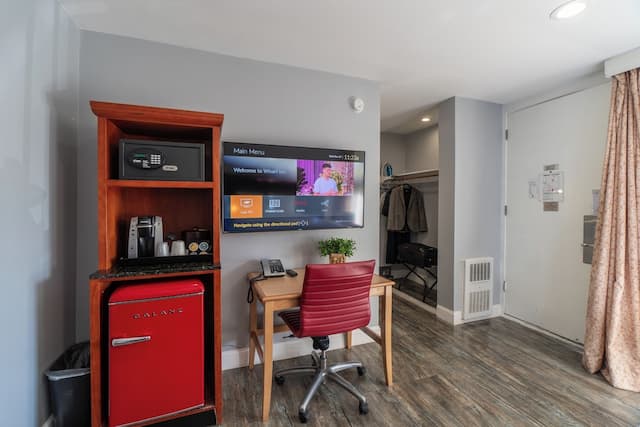 ウォーフ イン-クラシック ルーム クイーンベッド 2 台 冷蔵庫-19